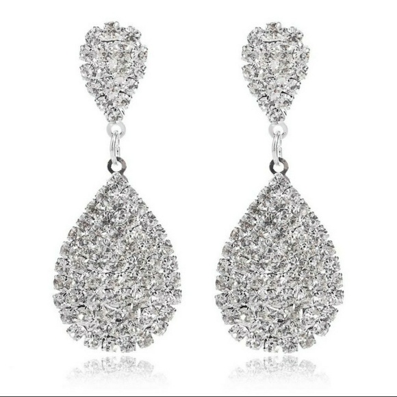Jewelry - 🎀 Full Crystal Rhinestone Drop Earings